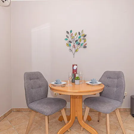 1 Bedroom Amazing In Lejlighed Vodice